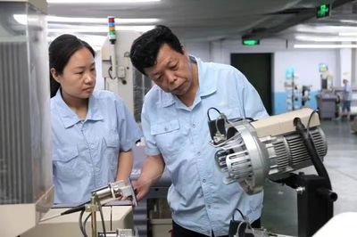 新鄉(xiāng)化纖成立新材料研究院 構(gòu)筑創(chuàng)新引擎，驅(qū)動纖維技術(shù)研發(fā)與產(chǎn)業(yè)轉(zhuǎn)化